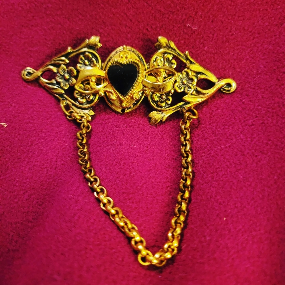 Victorian filigree brooch